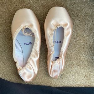 NWT Bloch Etu Pointe shoes